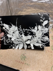 Đôi cài tóc cô dâu hoa trắng đính lông vũ kết pha lê sang trọng ngày cưới 5-2023  giangpkc-phu-kien-thoi-trang