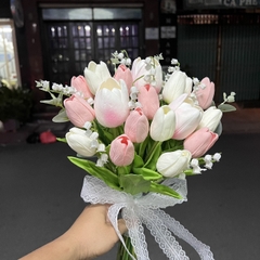 Hoa Cưới Cầm Tay Tulip Trắng và Hồng - Sự Tinh Tế và Tươi Mát Cho Cô Dâu giangpkc-phu-kien-thoi-trang
