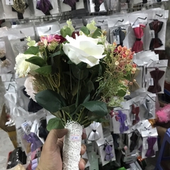 Hoa cầm tay cô dâu mẫu mới