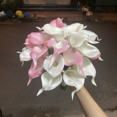 Hoa Cưới Cầm Tay Cô Dâu  T9-2023 HOA RUM CALLA LILY Trắng Hồng hạt trai Giangpkc  giangpkc-phu-kien-thoi-trang