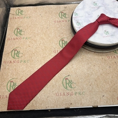 Cà vạt nam màu đỏ tươi chấm ô vuông trắng mới tự thắt 8cm đẹp 2023 Giangpkc