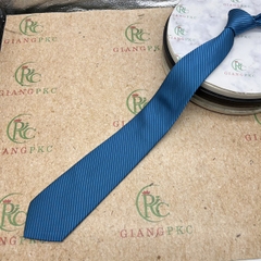 Cà vạt nam màu xanh đậm kẻ xéo mẫu tự thắt 8cm mới đẹp 2023 Giangpkc