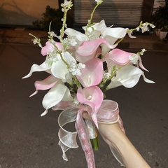 Hoa cầm tay cô dâu ngày cưới Rum trắng hồng mix cỏ mẫu mới t10-2023