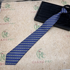 Cà vạt bản 8cm thắt sẵn dây kéo vải bóng đẹp dày 3 lớp mẫu xanh kẻ xéo họa tiết