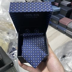 Cà vạt nam màu xanh đen chấm trắng xanh kèm hộp bản nhỏ 6cm dành cho nam thanh niên set đầy đủ mẫu t11-2023 Giangpkc 011