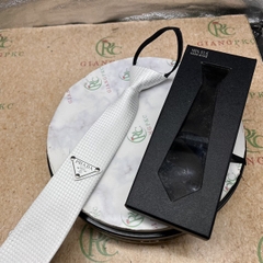 Cà vạt 6cm thắt sẵn dây kéo màu trắng chấm bi Pr kèm hộp đựng mẫu 2023 Giangpkc