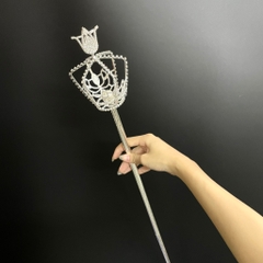 Quyền trượng trao giải mẫu mới