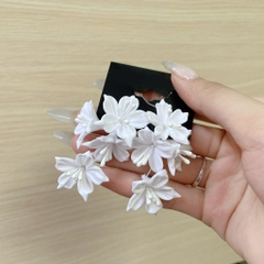 Bông tai cô dâu hoa trắng mẫu nhẹ nhàng cho ngày cưới bông tai hoa xỏ khuyên