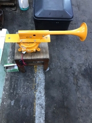 Còi Điện 24V Màu Vàng Loại Lớn Cho Xe Tải, Tàu Sà Lan 1280dB, Dài 46cm