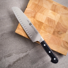 Dao Santoku hollow ZWILLING Pro - 18cm