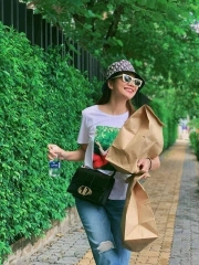Áo phông trắng in hình cô gái Mango Auth New Tag có sẵn 67025963