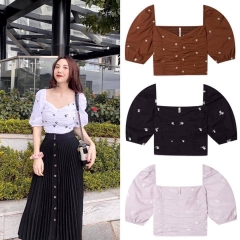Áo kiểu dáng ngắn thêu hoa Stradivarius Auth New tag có sẵn 6043/533 6043533