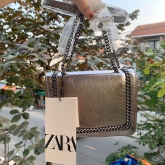 Túi xách Zara auth new tag có sẵn.