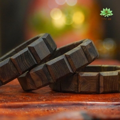 Vòng Thủy Tùng Xanh Bản Lách Vuông