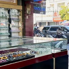 Thú Chơi Đá Quý: Hành Trình Từ "Mê Hoặc" Đến Kết Nối Năng Lượng Tâm Hồn