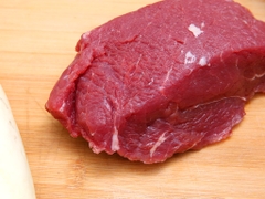 Đùi bò Úc tươi Trung Đồng hút chân không khay 250g