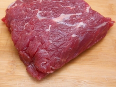 Vai bò Úc tươi Trung Đồng hút chân không khay 250g