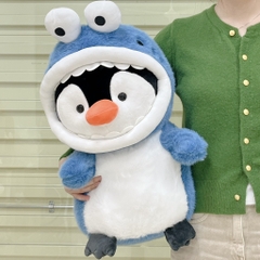 Chim cánh cụt cosplay cá mập