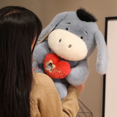 Gấu bông con lừa ôm trái tim tan vỡ