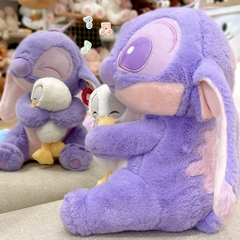 Gấu bông Stitch ôm vịt tím