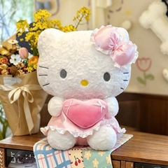 Gấu bông Hello kitty ôm tim