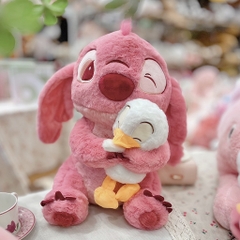 Gấu bông Stitch ôm vịt hồng