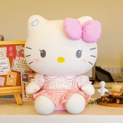 Gấu bông Hello Kitty váy hồng