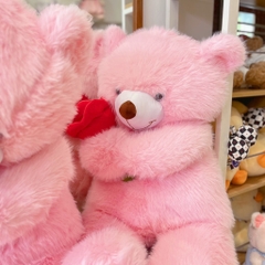 Teddy lông kim ôm hoa