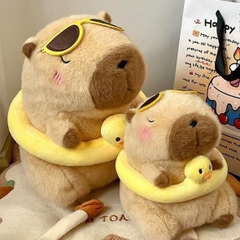 Chuột lang Capybara đi bơi