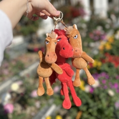 Móc khoá ngựa khoanh tay