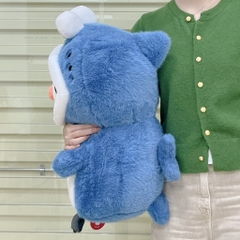 Chim cánh cụt cosplay cá mập