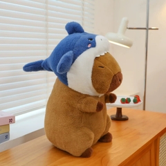 Gấu bông Capybara đội mũ cá mập