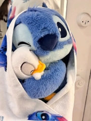 Stitch Hug ôm nhau tình cảm