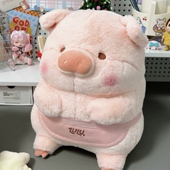 Gấu bông heo Lulu đeo tạp dề