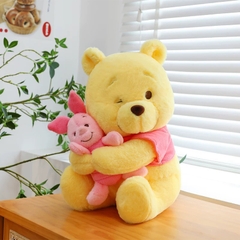 Gấu Pooh ôm heo Piglet