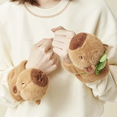 Vòng tay chuột lang capybara đeo ba lô rùa