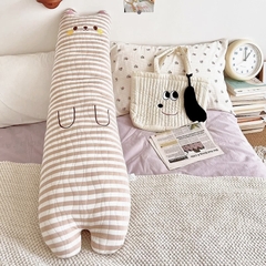 Gối ôm những em bé kẻ sọc