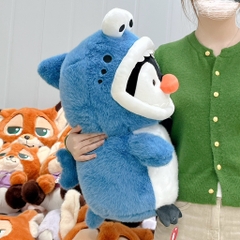 Chim cánh cụt cosplay cá mập