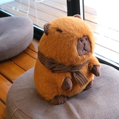 Gấu bông chuột lang capybara quàng khăn quý phái