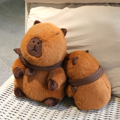 Gấu bông chuột lang capybara quàng khăn quý phái