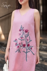 SONO - Đầm linen cổ tim thêu cành lá xương cá