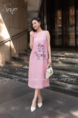 SONO - Đầm linen cổ tim thêu cành lá xương cá