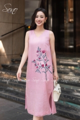 SONO - Đầm linen cổ tim thêu cành lá xương cá