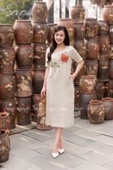 SONO - Đầm linen nút bọc tay thêu hoa mẫu đơn