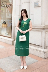 SONO - Đầm linen cổ tim thêu hoa xanh