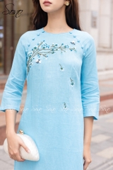 SONO - Áo dài xanh dương thêu cành hoa đổ