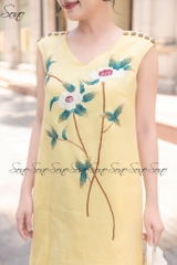 SONO - Đầm linen 5 nút vai thêu hoa hồng đặc