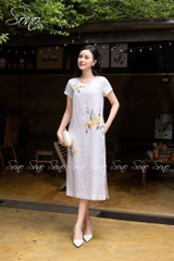 SONO - Đầm linen thêu hoa cúc