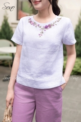 SONO - Áo linen thêu hoa tím quấn bọ viền cổ