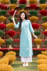 SONO - Áo dài linen thêu hoa trắng toàn thân